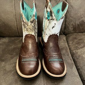 Ariat Women’s Fat Baby Camo Boots size 6